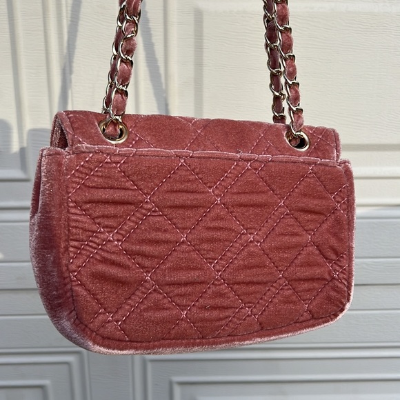 Mini pink velvet bag with chain straps - Picture 3 of 7